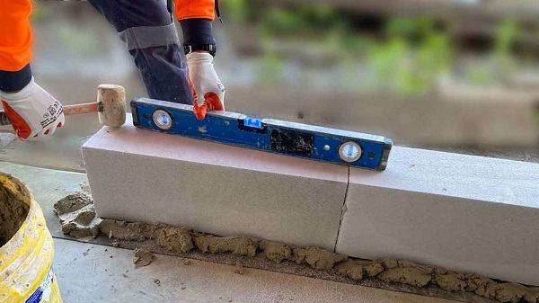بررسی تراز بودن دیوار هبلکس